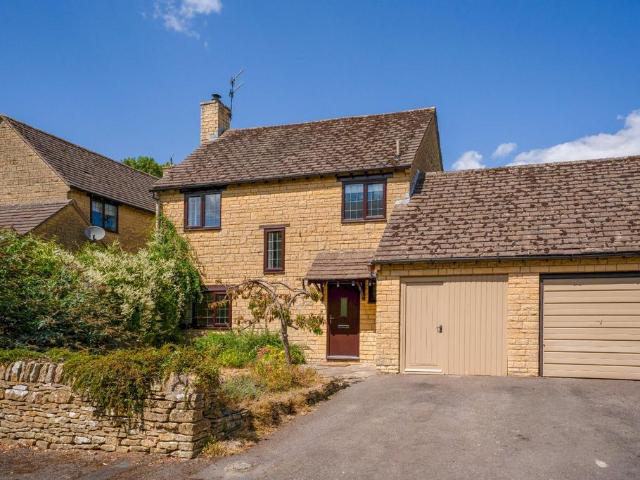 3 bedroom link detached house for sale