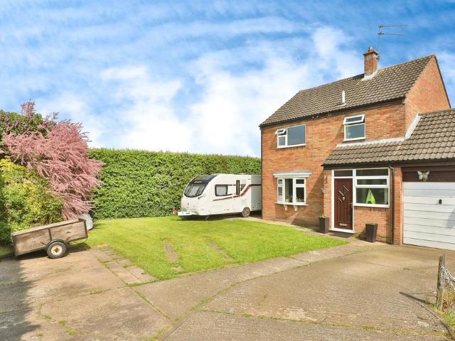 3 bedroom link detached house for sale