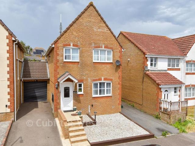 3 bedroom link detached house for sale