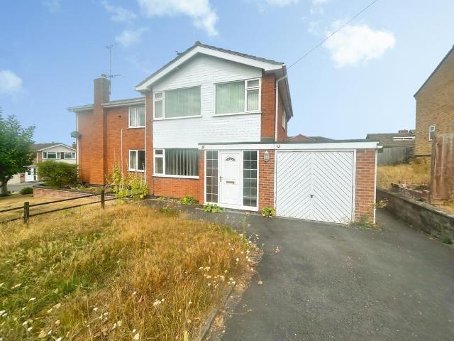 3 bedroom link detached house for sale
