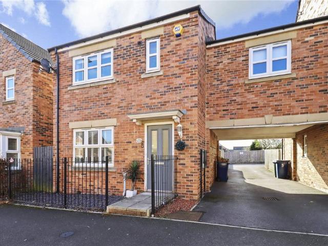 3 bedroom link detached house for sale