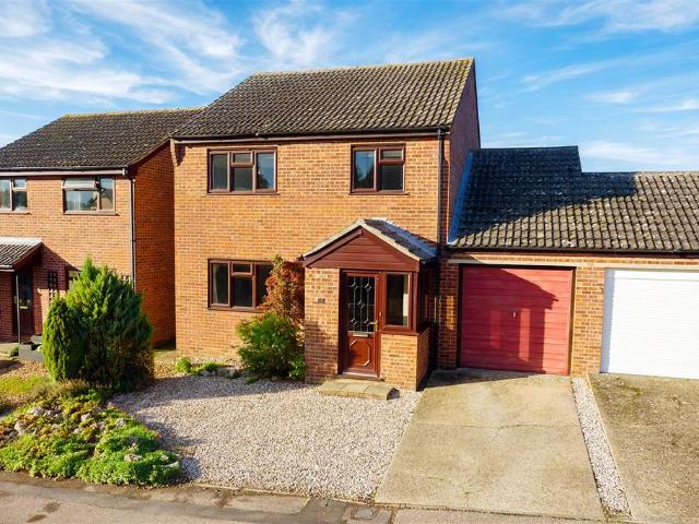 3 bedroom link detached house for sale