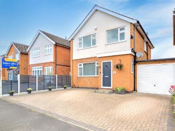 3 bedroom link detached house for sale