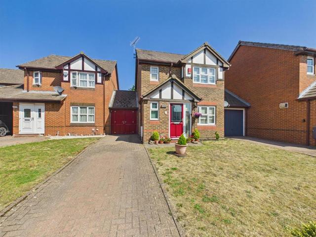 3 bedroom link detached house for sale