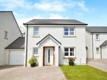 3 bedroom link detached house for sale