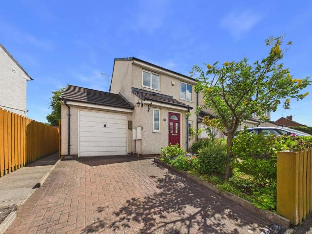 3 bedroom link detached house for sale