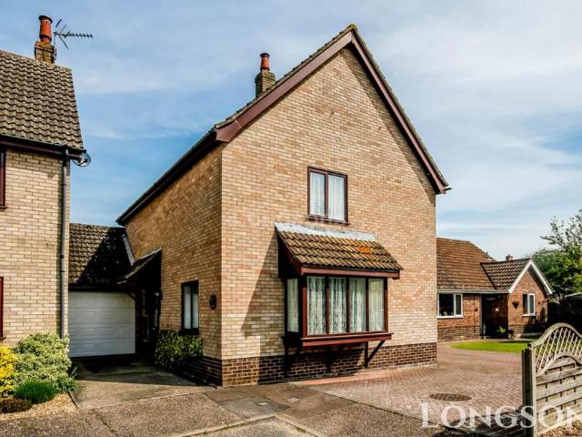 3 bedroom link detached house for sale