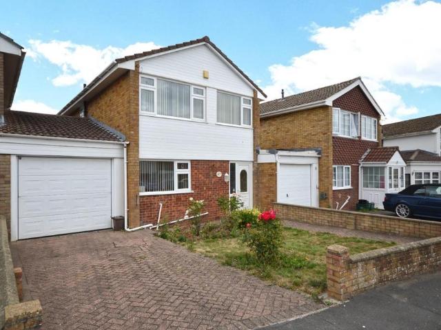 3 bedroom link detached house for sale