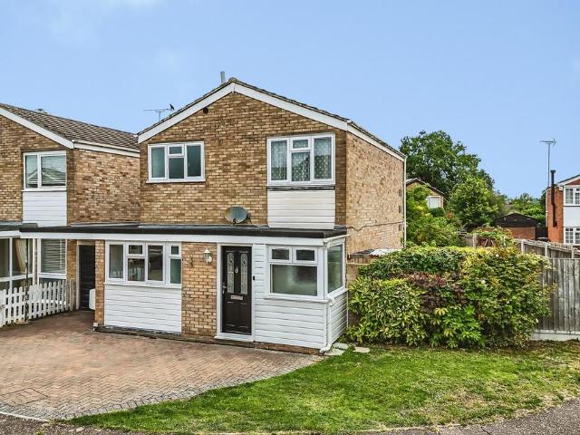 3 bedroom link detached house for sale