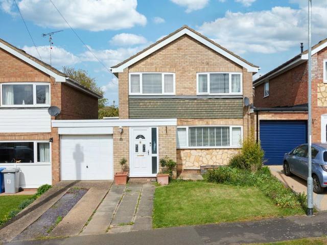 3 bedroom link detached house for sale