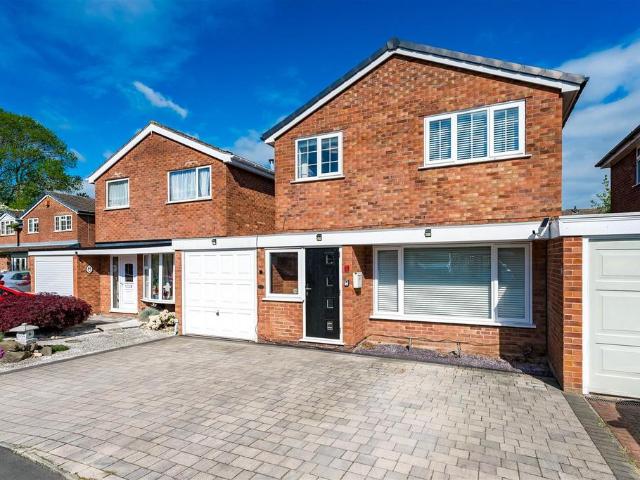 3 bedroom link detached house for sale