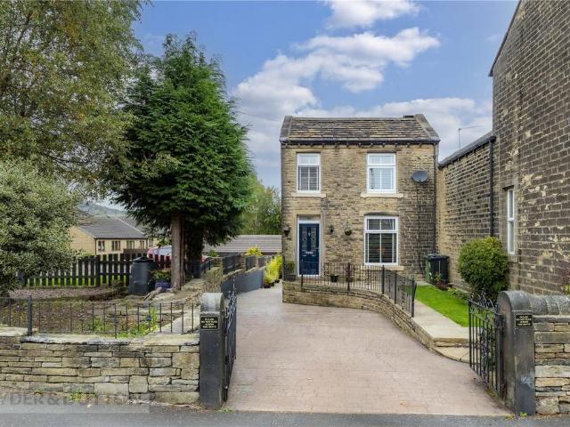 3 bedroom link detached house for sale