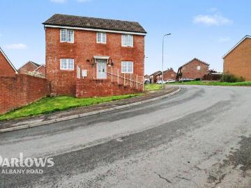 3 bedroom link detached house for sale
