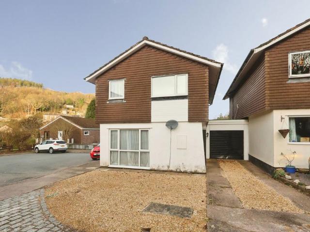 3 bedroom link detached house for sale