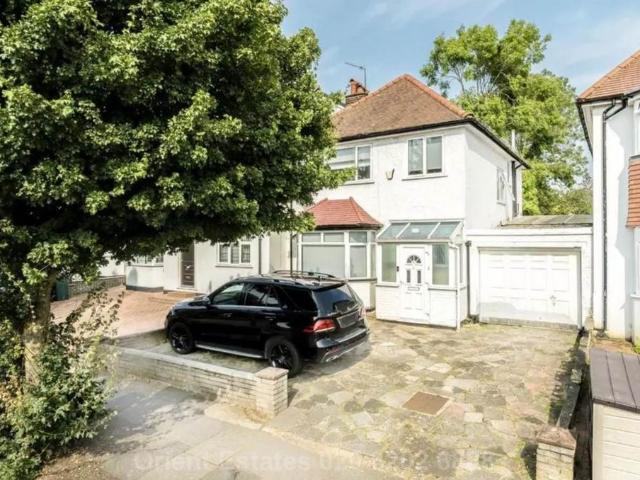 3 bedroom link detached house for sale
