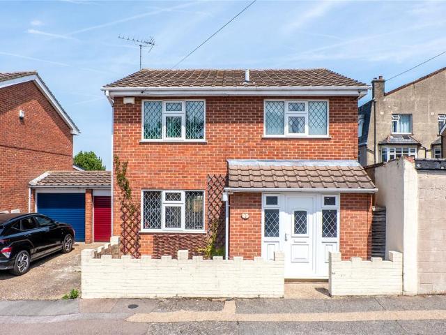 3 bedroom link detached house for sale