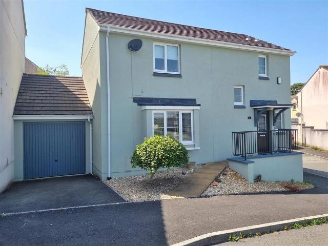 3 bedroom link detached house for sale