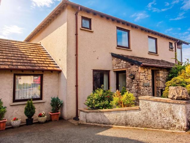 3 bedroom link detached house for sale