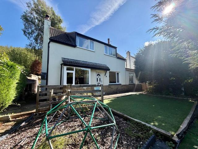 3 bedroom link detached house for sale