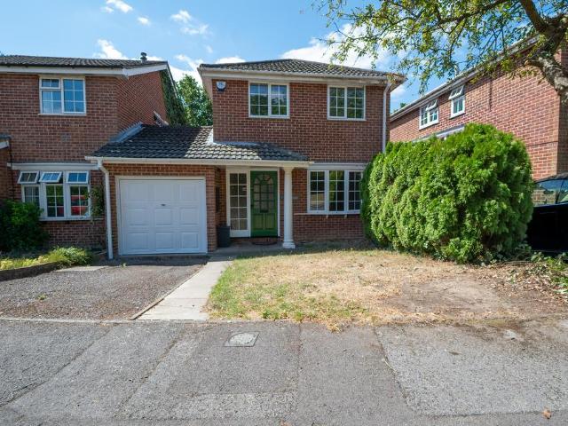 3 bedroom link detached house for sale
