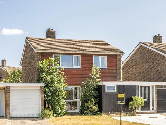 3 bedroom link detached house for sale