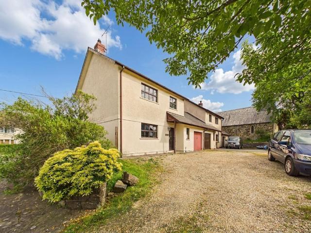 3 bedroom link detached house for sale