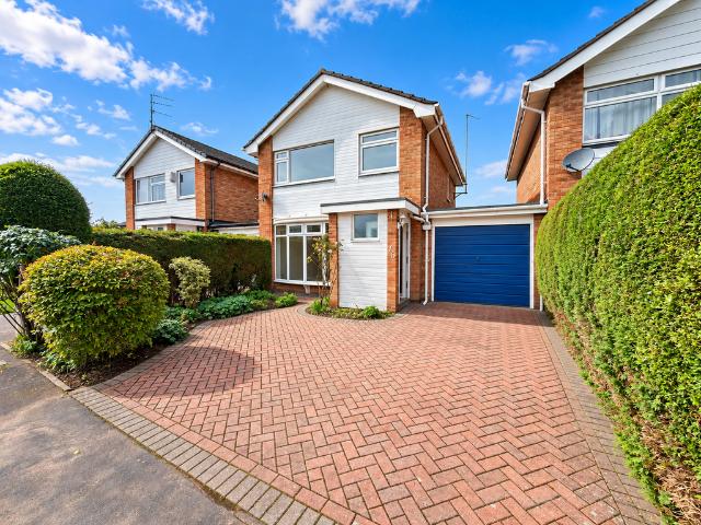 3 bedroom link detached house for sale