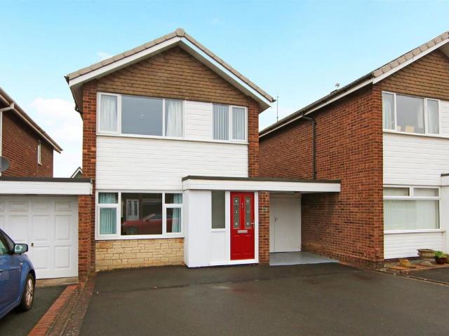 3 bedroom link detached house for sale