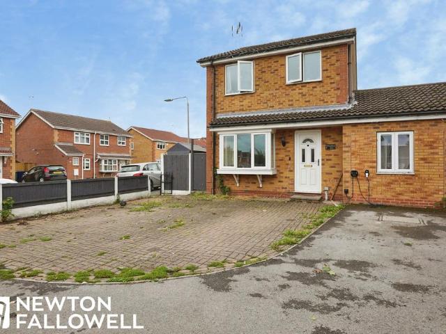 3 bedroom link detached house for sale