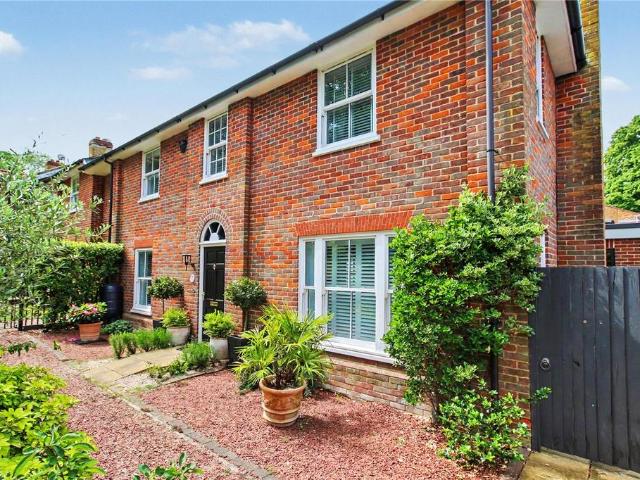 3 bedroom link detached house for sale