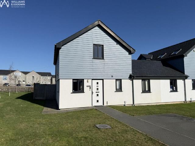 3 bedroom link detached house for sale