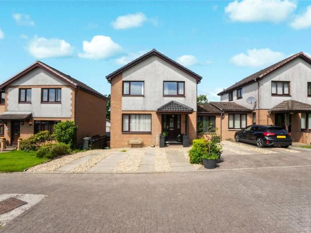 3 bedroom link detached house for sale