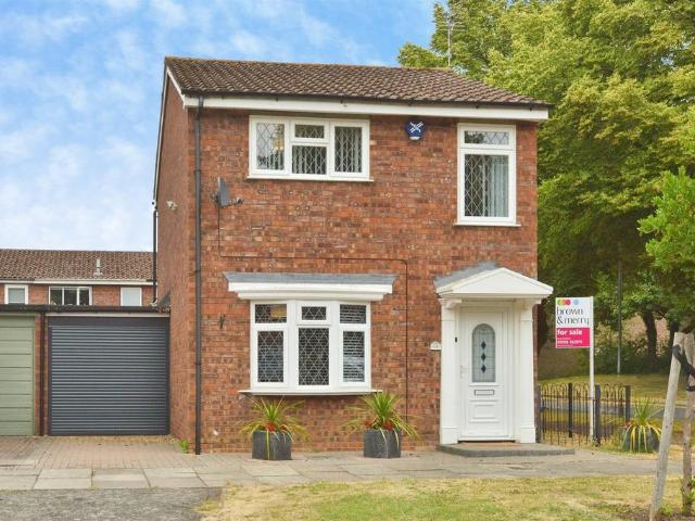3 bedroom link detached house for sale