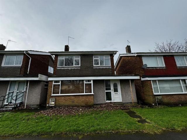 3 bedroom link detached house for sale