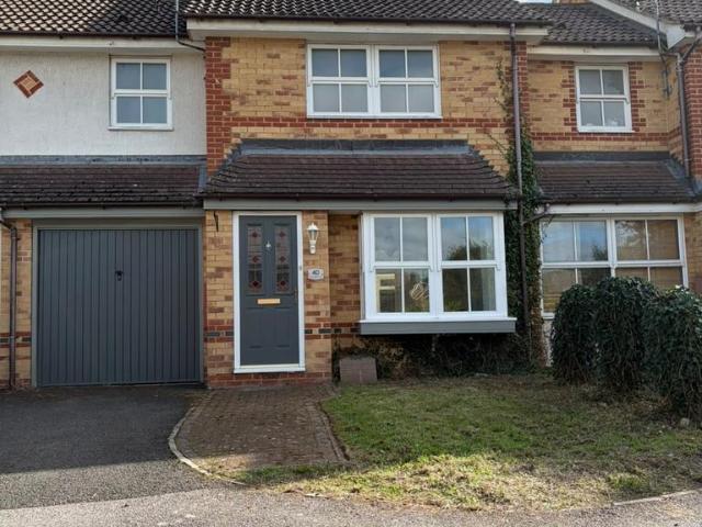 3 bedroom link detached house for sale