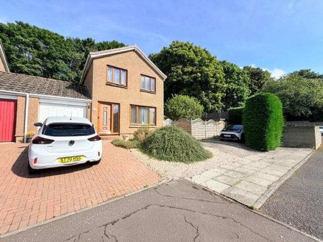 3 bedroom link detached house for sale