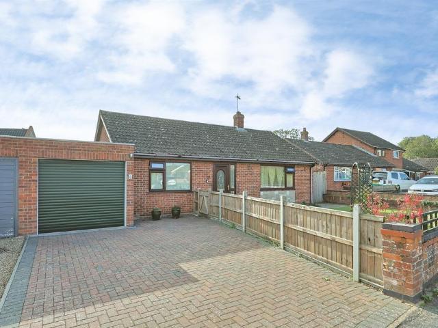 3 bedroom link detached house for sale