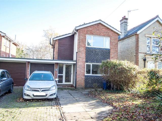 3 bedroom link detached house for sale