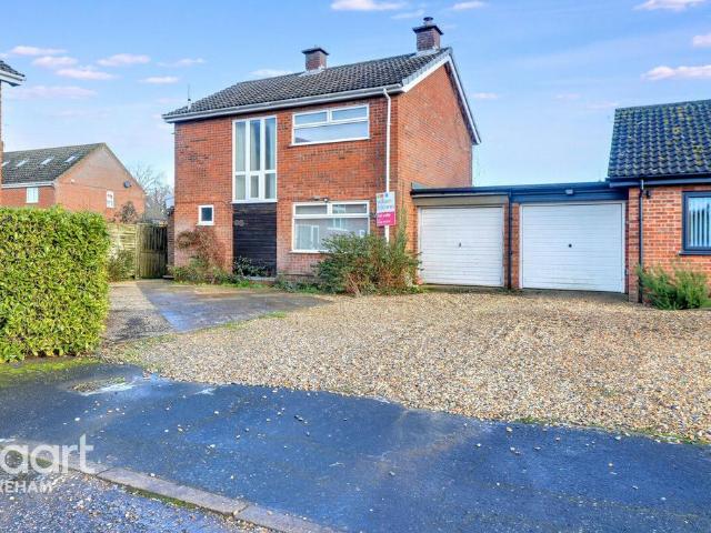 3 bedroom link detached house for sale