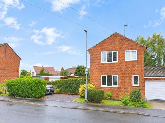3 bedroom link detached house for sale