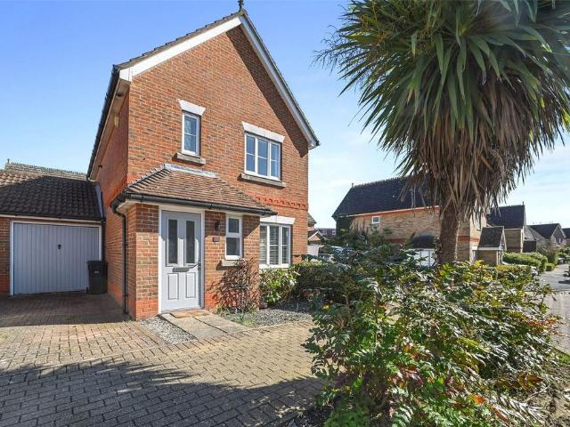 3 bedroom link detached house for sale