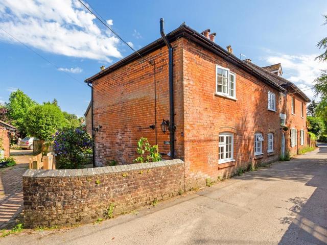 3 bedroom link detached house for sale