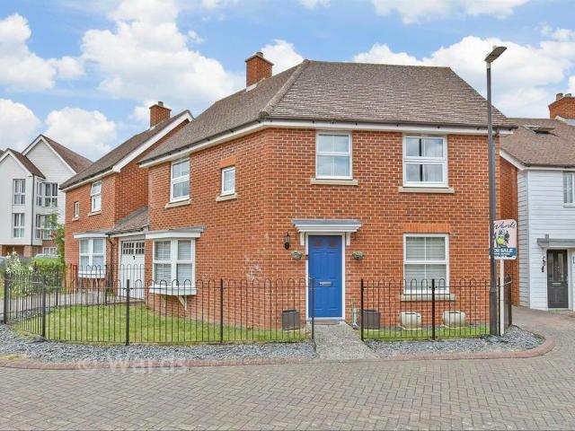 3 bedroom link detached house for sale