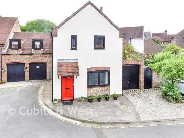 3 bedroom link detached house for sale
