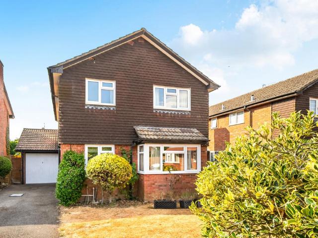 3 bedroom link detached house for sale