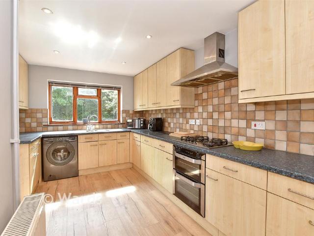 3 bedroom link detached house for sale