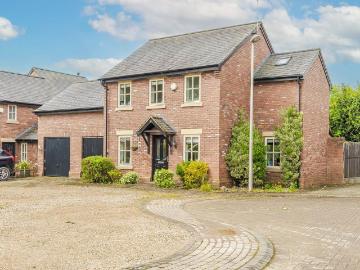3 bedroom link detached house for sale