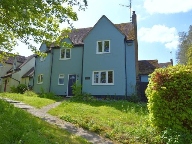 3 bedroom link detached house for sale