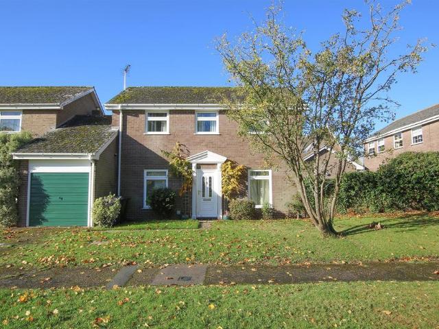 3 bedroom link detached house for sale