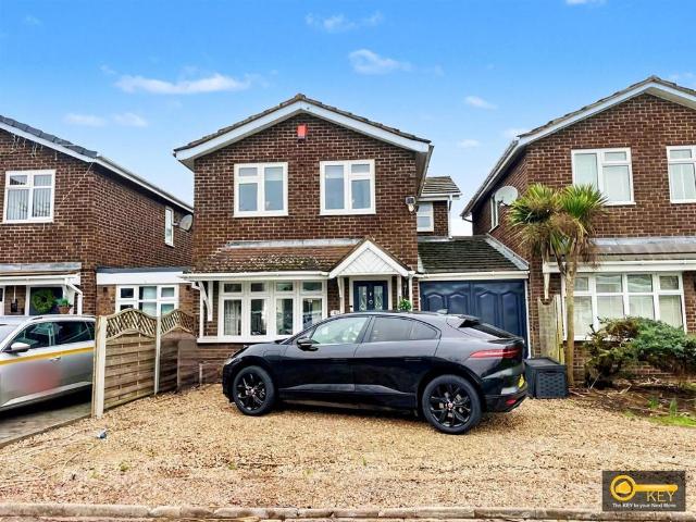3 bedroom link detached house for sale